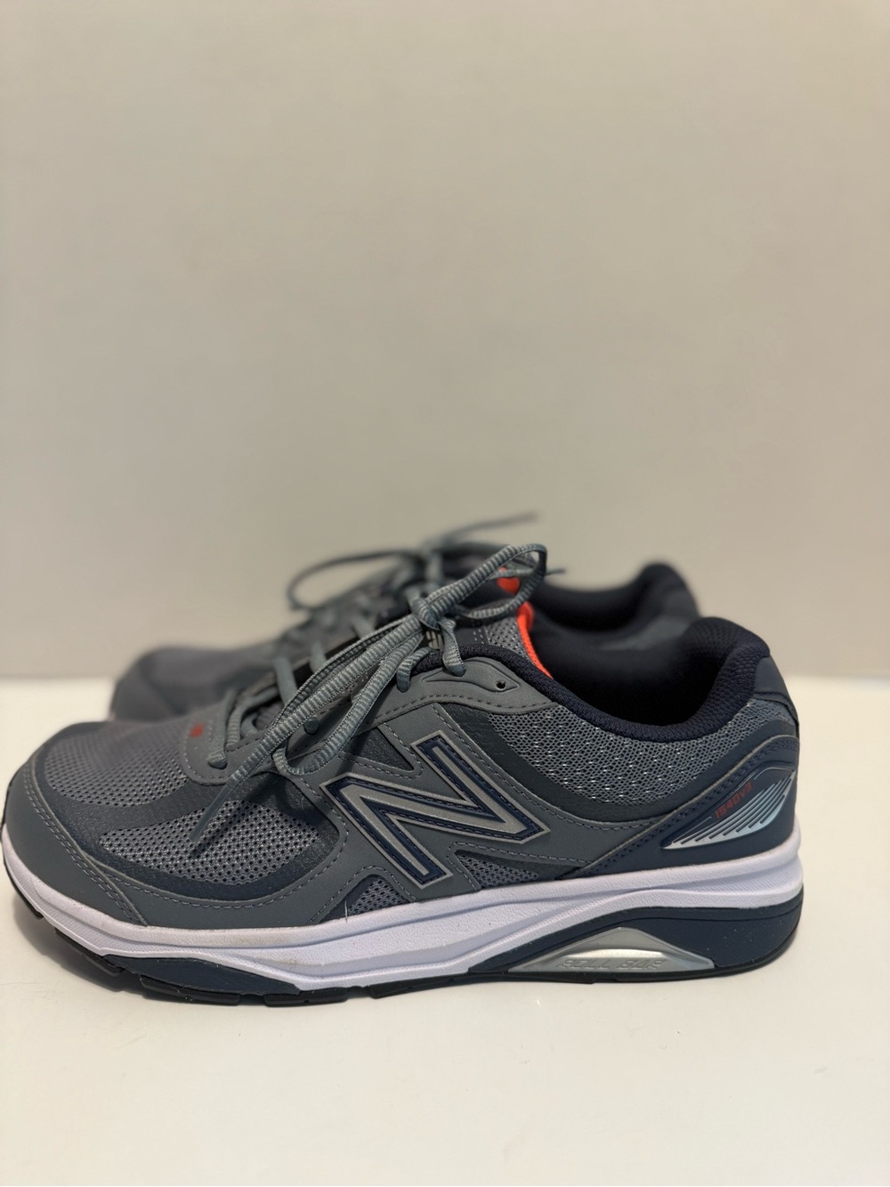 New Balance 1540v3 Gray/Navy/White/Orange Low Top Lace-Up Sneakers ladies 10*